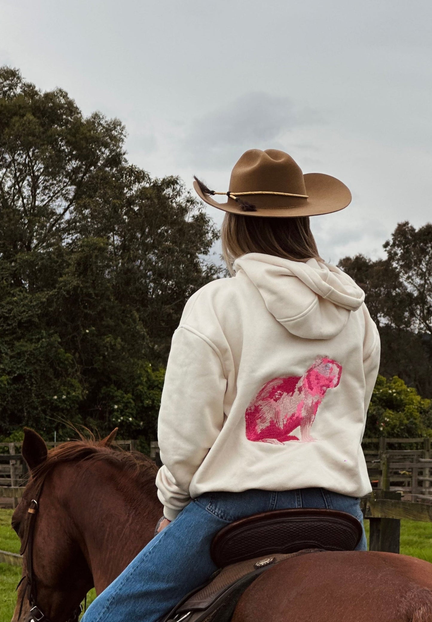 HODDIE IVORY CHIGÜIRO ROSADOS