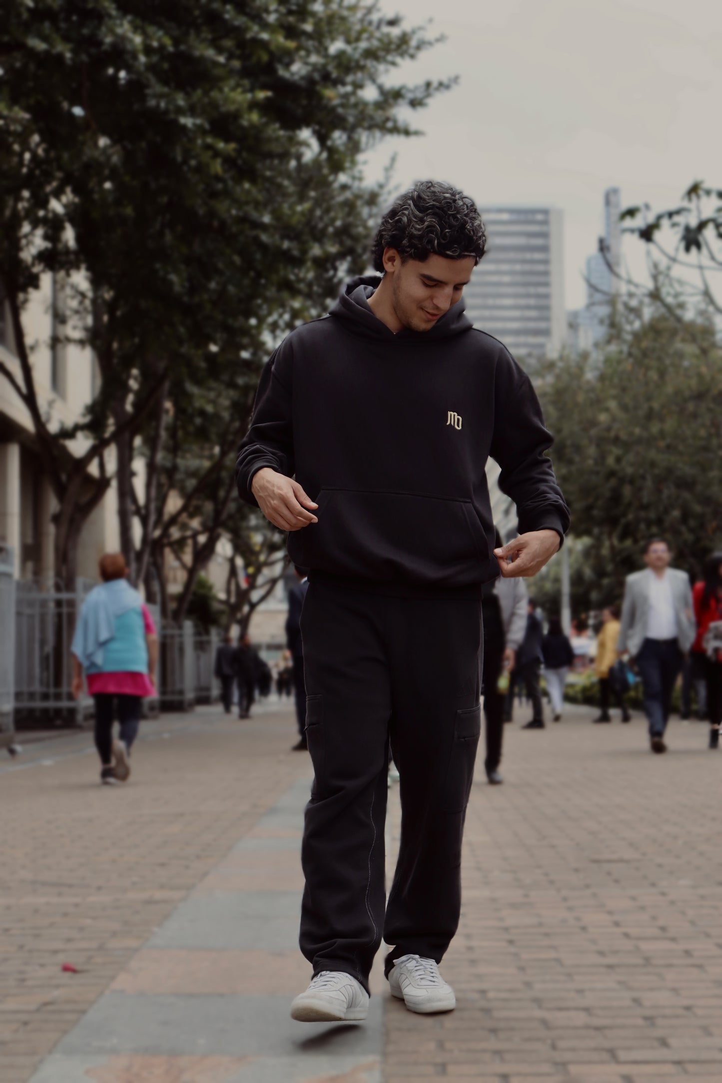 HOODIE NEGRO CHIGÜIRO